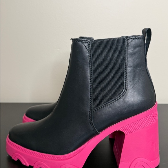 Sorel Black and Pink Heeled Boots - Picture 2 of 9